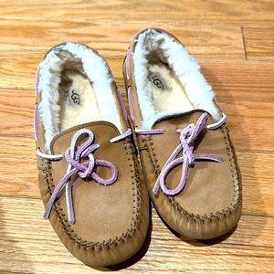Size 7 Women’s Ugg Slippers